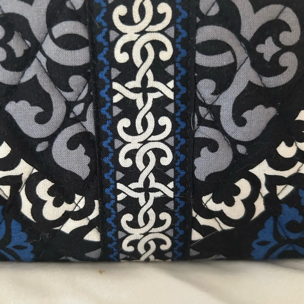 Vera Bradley Clutch Kiss N’ Snap Tab Wallet w/Kisslock Canterbury Blue. Great!